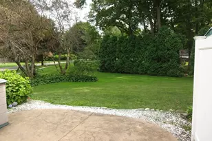 1 Plantation Dr, Agawam, MA 01001 - Photo 5