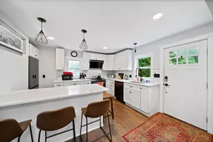 2 Stones Ct, Framingham, MA 01701 - Photo 3