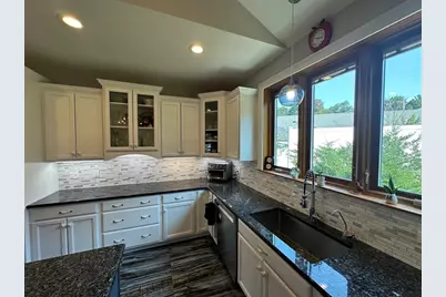 139 Blanchard St, Chicopee, MA 01020 - Photo 11