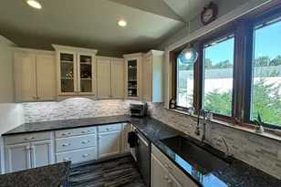 139 Blanchard St, Chicopee, MA 01020 - Photo 11