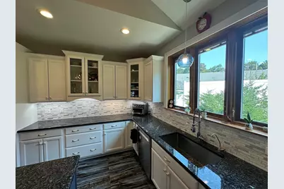 139 Blanchard St, Chicopee, MA 01020 - Photo 11