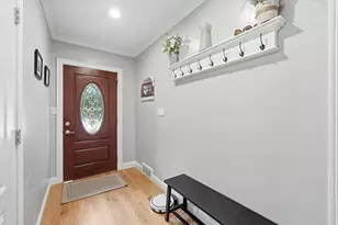 7 Pincushion Rd, Framingham, MA 01702 - Photo 3