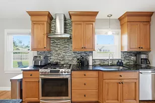7 Pincushion Rd, Framingham, MA 01702 - Photo 11