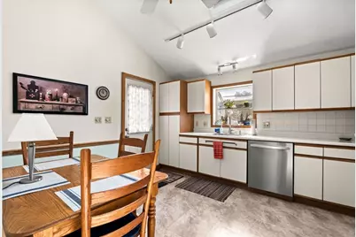 905 Riverside Dr, Methuen, MA 01844 - Photo 9