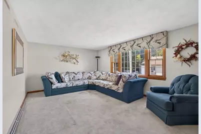 39 Mountain Ave, Saugus, MA 01906 - Photo 5