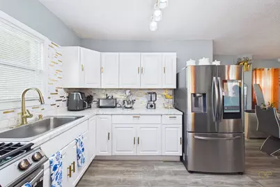 10 Ashley St, New Bedford, MA 02744 - Photo 7