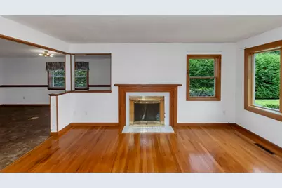 293 N Loomis St, Southwick, MA 01077 - Photo 5
