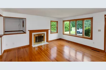 293 N Loomis St, Southwick, MA 01077 - Photo 7