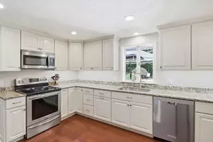 17 Hickory Ln, Framingham, MA 01701 - Photo 9
