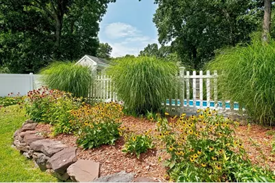 138 Endicott St, Springfield, MA 01118 - Photo 9