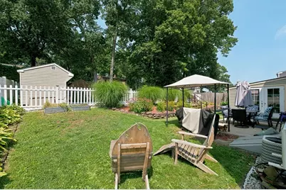 138 Endicott St, Springfield, MA 01118 - Photo 11