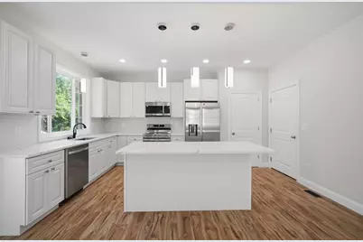 24 Medford St, Springfield, MA 01107 - Photo 9