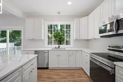 24 Medford St, Springfield, MA 01107 - Photo 11