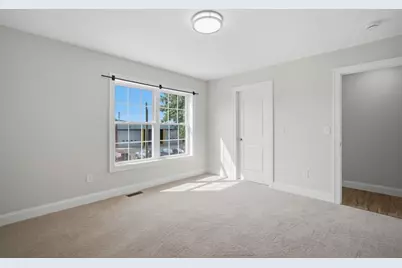 24 Medford St, Springfield, MA 01107 - Photo 17