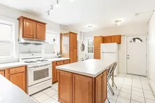 21 Washburn Ave, Cambridge, MA 02140 - Photo 9
