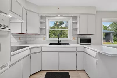 221 Rochambeau St, New Bedford, MA 02745 - Photo 7