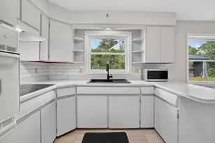 221 Rochambeau St, New Bedford, MA 02745 - Photo 7