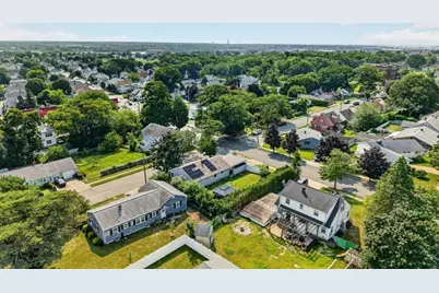 221 Rochambeau St, New Bedford, MA 02745 - Photo 33