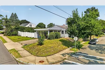 221 Rochambeau St, New Bedford, MA 02745 - Photo 35