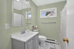 221 Rochambeau St, New Bedford, MA 02745 - Photo 15