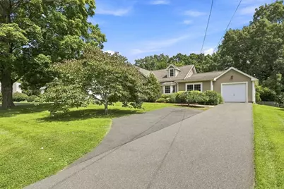 17 Savoy Ave, East Longmeadow, MA 01028 - Photo 3