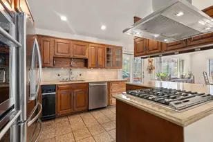 16 Wadsworth Ln, Dartmouth, MA 02748 - Photo 9