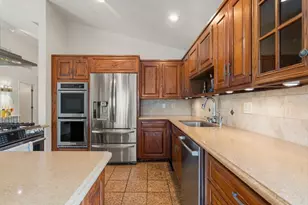 16 Wadsworth Ln, Dartmouth, MA 02748 - Photo 7