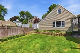 16 Collins St, Newburyport, MA 01950 - Photo 25
