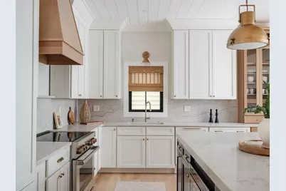 847 E 5th St, Boston, MA 02127 - Photo 3