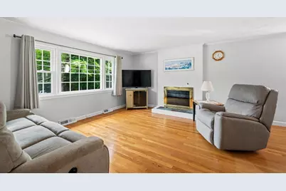 279 Center St, Pembroke, MA 02359 - Photo 5