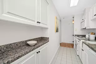 10 Charlesgate E, Boston, MA 02215 - Photo 13