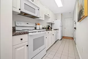 10 Charlesgate E, Boston, MA 02215 - Photo 15