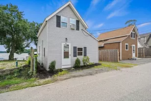 35 Ocean Ave, Halifax, MA 02341 - Photo 1