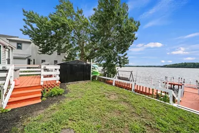 35 Ocean Ave, Halifax, MA 02341 - Photo 5