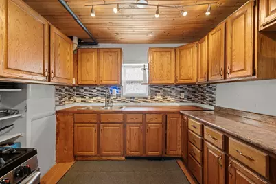 35 Ocean Ave, Halifax, MA 02341 - Photo 17