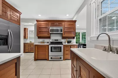 8 Darling St, Worcester, MA 01605 - Photo 5