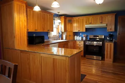 8 Highland St, Peabody, MA 01960 - Photo 7