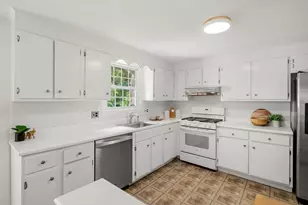 21 Freeport Dr, Burlington, MA 01803 - Photo 11