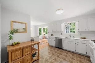 21 Freeport Dr, Burlington, MA 01803 - Photo 13