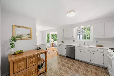 21 Freeport Dr, Burlington, MA 01803 - Photo 13