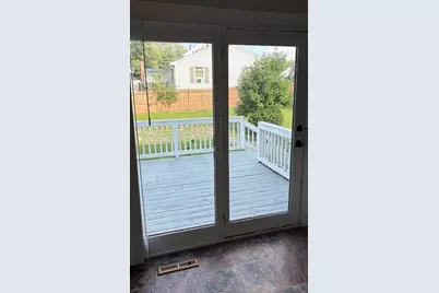 71 Eddywood St, Springfield, MA 01118 - Photo 9