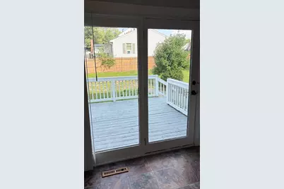 71 Eddywood St, Springfield, MA 01118 - Photo 9
