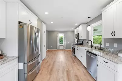 22 Highland View St, Westfield, MA 01085 - Photo 9