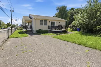 1033 Rodman St, Fall River, MA 02721 - Photo 9