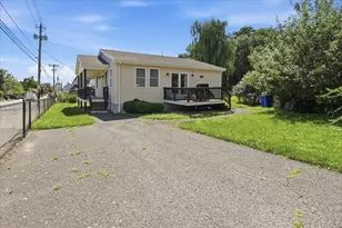 1033 Rodman St, Fall River, MA 02721 - Photo 9