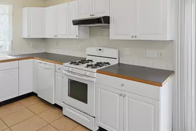 1033 Rodman St, Fall River, MA 02721 - Photo 15