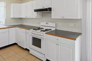 1033 Rodman St, Fall River, MA 02721 - Photo 15