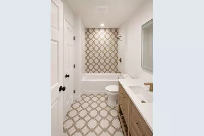 664 Norman St, Fall River, MA 02721 - Photo 9