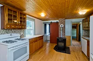 23 Maple St, Chester, MA 01011 - Photo 5