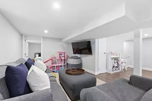8 Glenwood St, Burlington, MA 01803 - Photo 25
